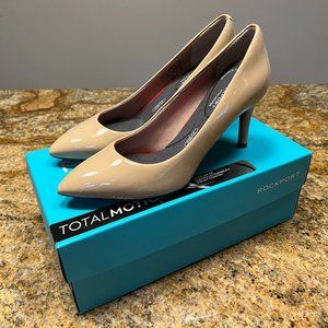 Rockport Total Motion Pointy Toe Pump 75mm Warm Taupe Patent Leather Size 7.5